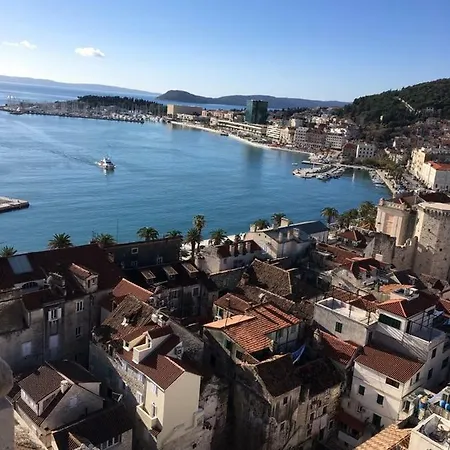 Studio Nautilus Centre Split